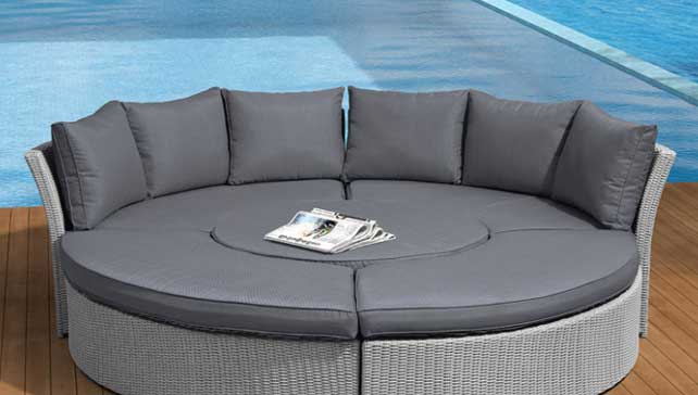  Outdoor Rattan Dinning Chair and Table in Garden Furniture